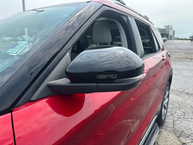 Certified 2025 Ford Explorer Platinum w/ Ultimate Package AWD/4WD image 12