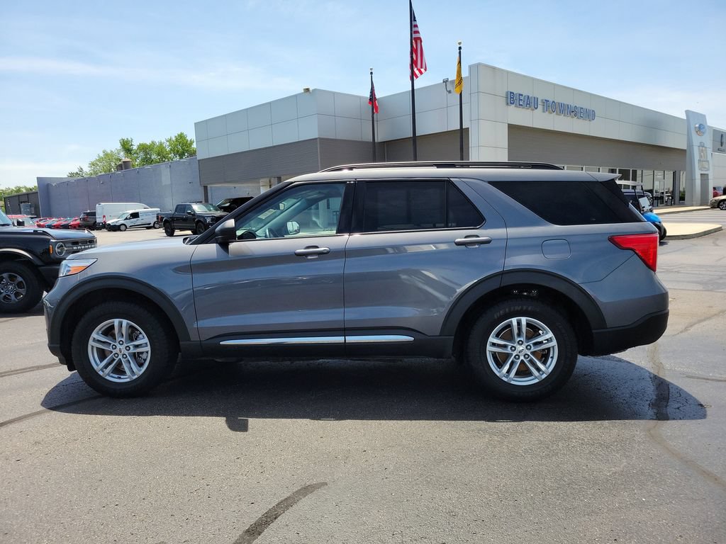 Certified 2022 Ford Explorer XLT w/ Equipment Group 202A AWD/4WD image 7
