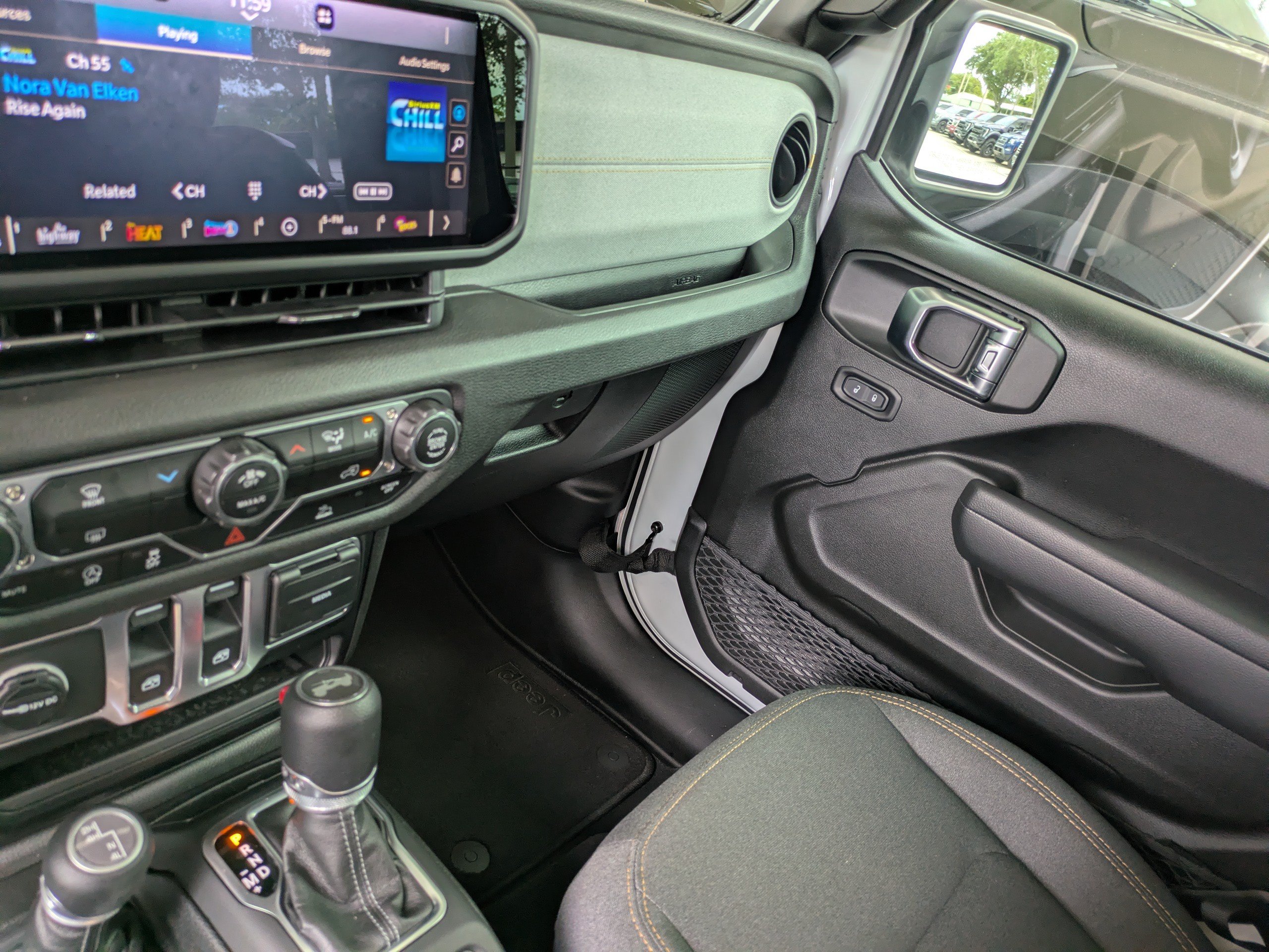 Used 2025 Jeep Wrangler Sport AWD/4WD image 17