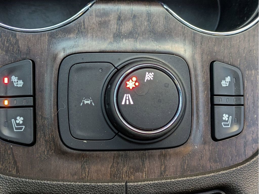 Used 2022 GMC Acadia Denali w/ Denali Technology Package image 16