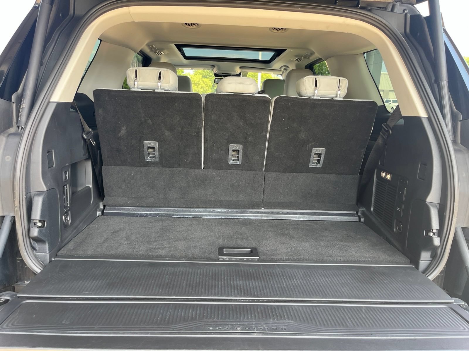 Certified 2025 Ford Expedition Platinum AWD/4WD image 8