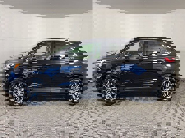 Certified 2023 Ford Edge Titanium w/ Class II Trailer Tow Package image 2