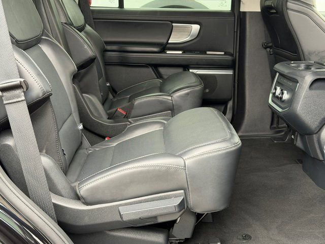 Certified 2025 Ford Expedition Platinum image 35