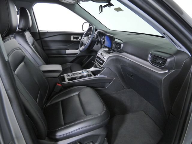 Certified 2024 Ford Explorer XLT w/ Equipment Group 202A AWD/4WD image 12