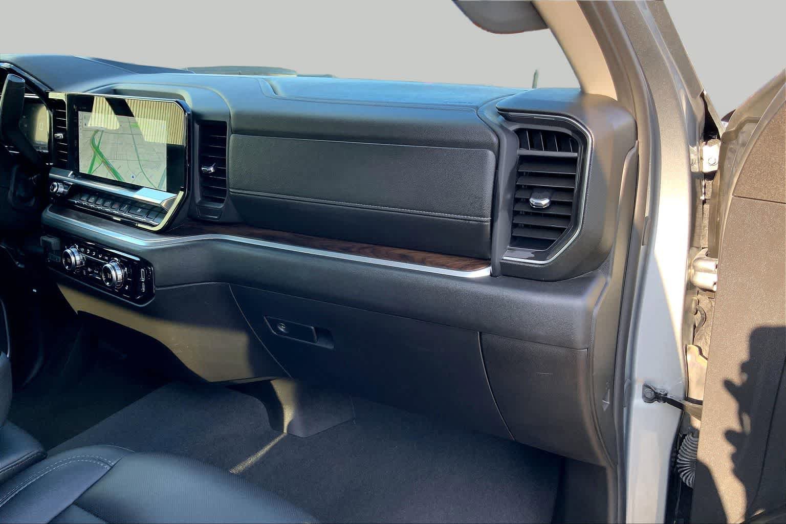Used 2026 GMC Sierra 1500 SLT AWD/4WD image 19