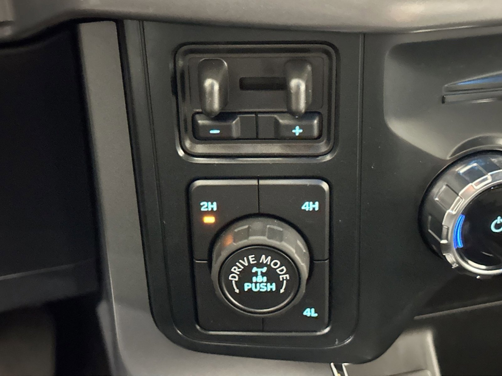 Certified 2025 Ford F150 XLT w/ Equipment Group 302A MID image 27