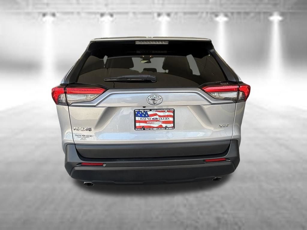 Used 2020 Toyota RAV4 XLE FWD image 5