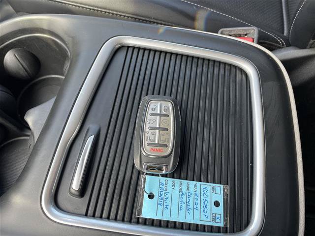 Used 2024 Chrysler Pacifica Touring-L FWD image 39
