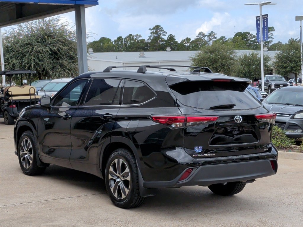 Used 2022 Toyota Highlander XLE FWD image 5