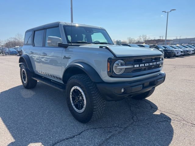 Certified 2022 Ford Bronco Outer Banks w/ Sasquatch Package AWD/4WD image 3