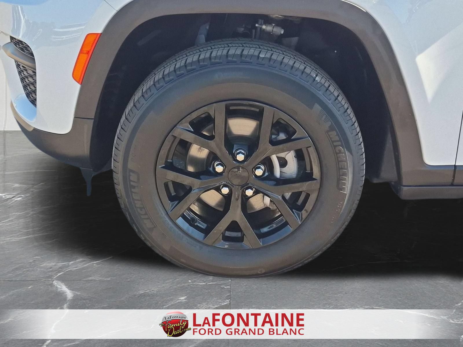 Used 2025 Jeep Grand Cherokee Altitude AWD/4WD image 31