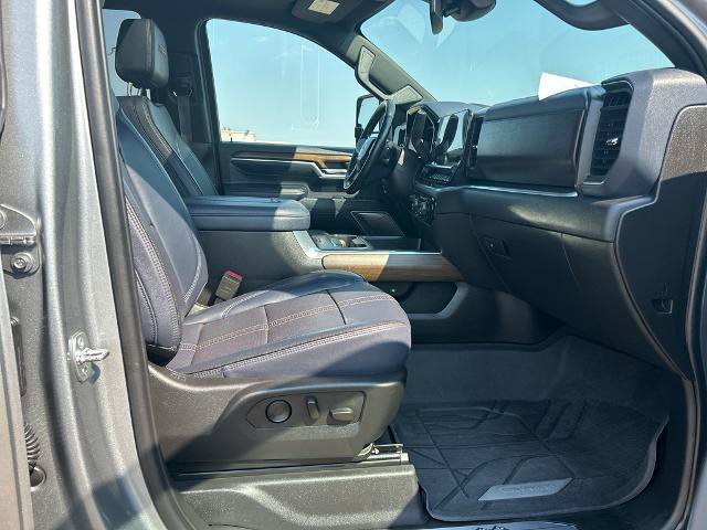 Used 2024 Chevrolet Silverado 2500 High Country w/ LPO, Dark Essentials Package AWD/4WD image 23