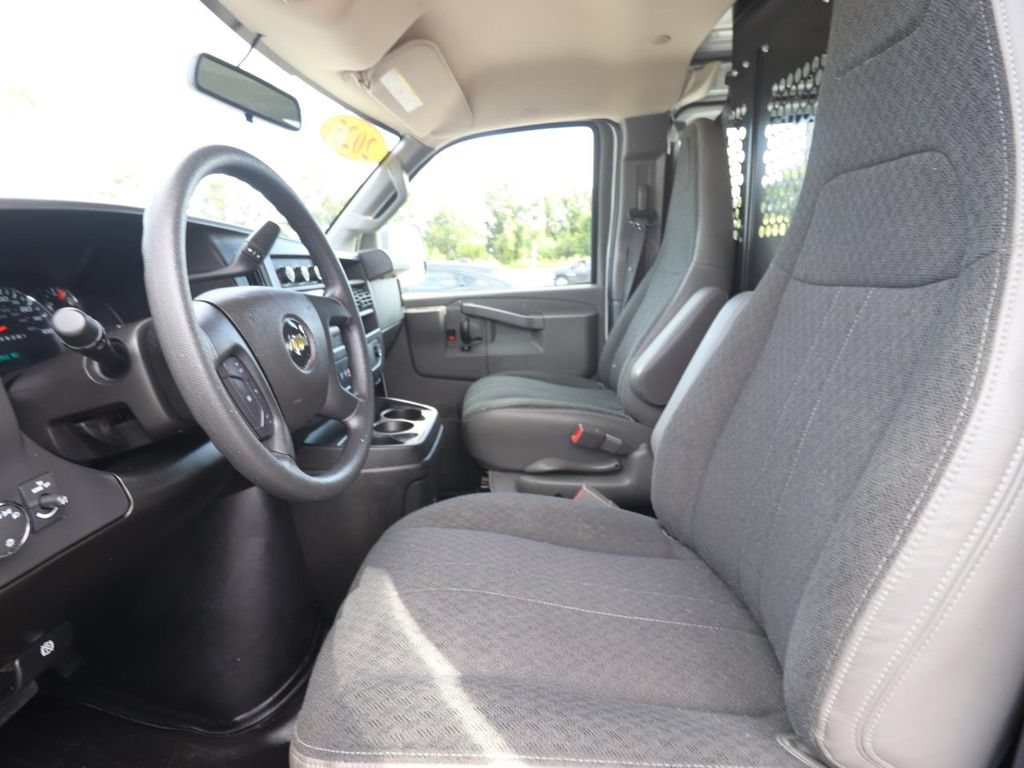 Used 2025 Chevrolet Express 2500 w/ Driver Convenience Package RWD image 2