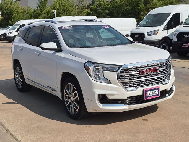 Used 2022 GMC Terrain Denali w/ Denali Premium Package AWD/4WD image 3
