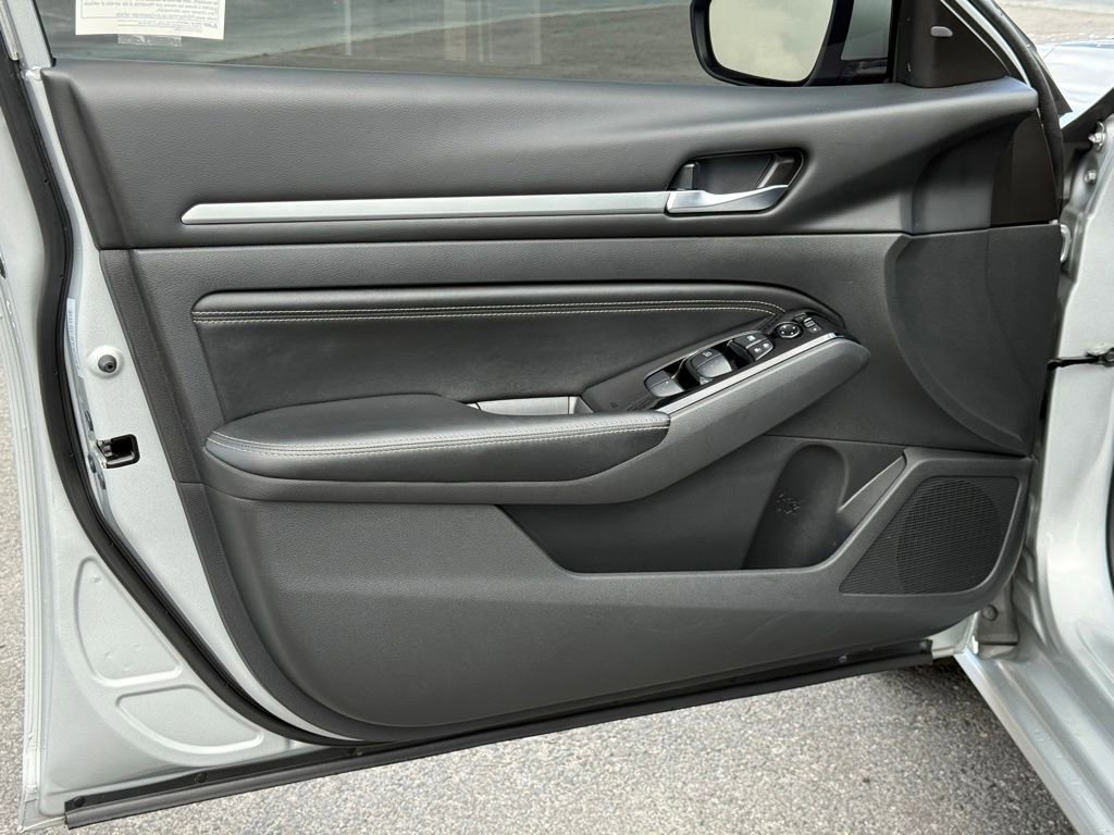Used 2023 Nissan Altima 2.5 SL FWD image 16
