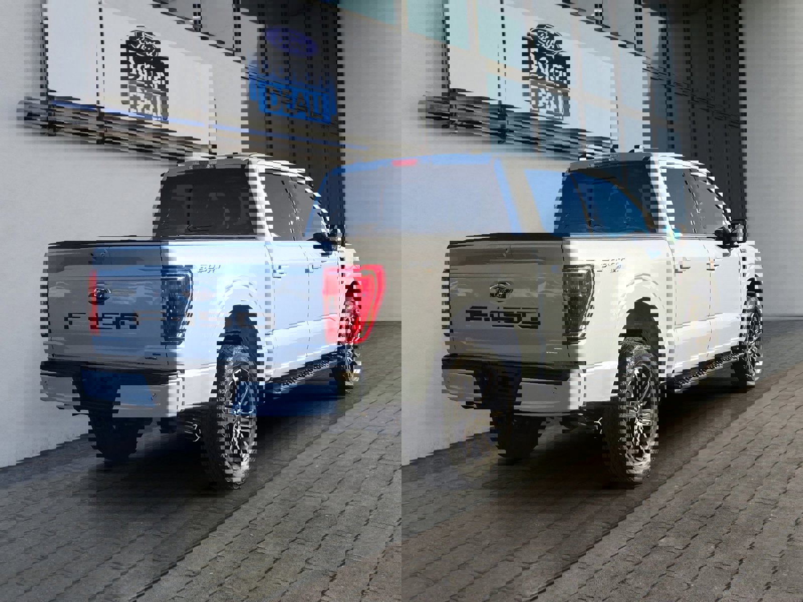 Certified 2022 Ford F150 XLT w/ Equipment Group 302A High image 5