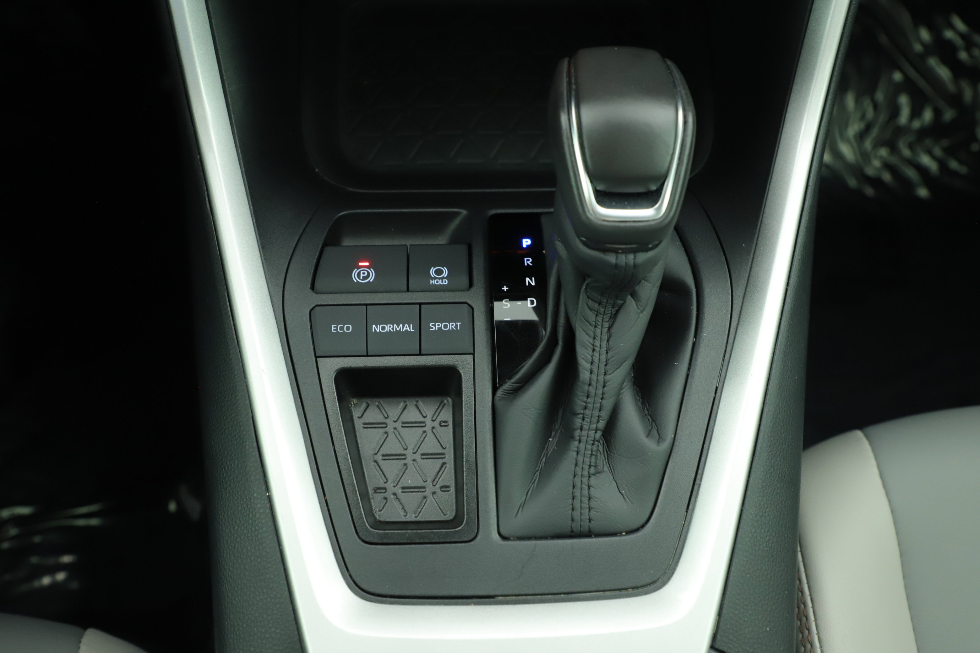 Used 2025 Toyota RAV4 XLE Premium FWD image 17