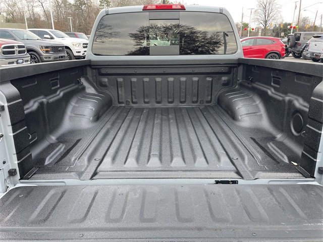 Used 2025 Nissan Frontier PRO-4X image 9