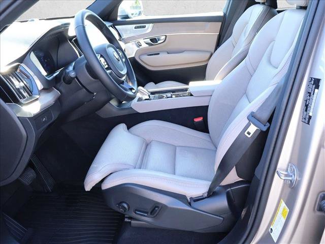 Used 2025 Volvo XC90 B5 Ultra w/ Protection Package Premier AWD/4WD image 21