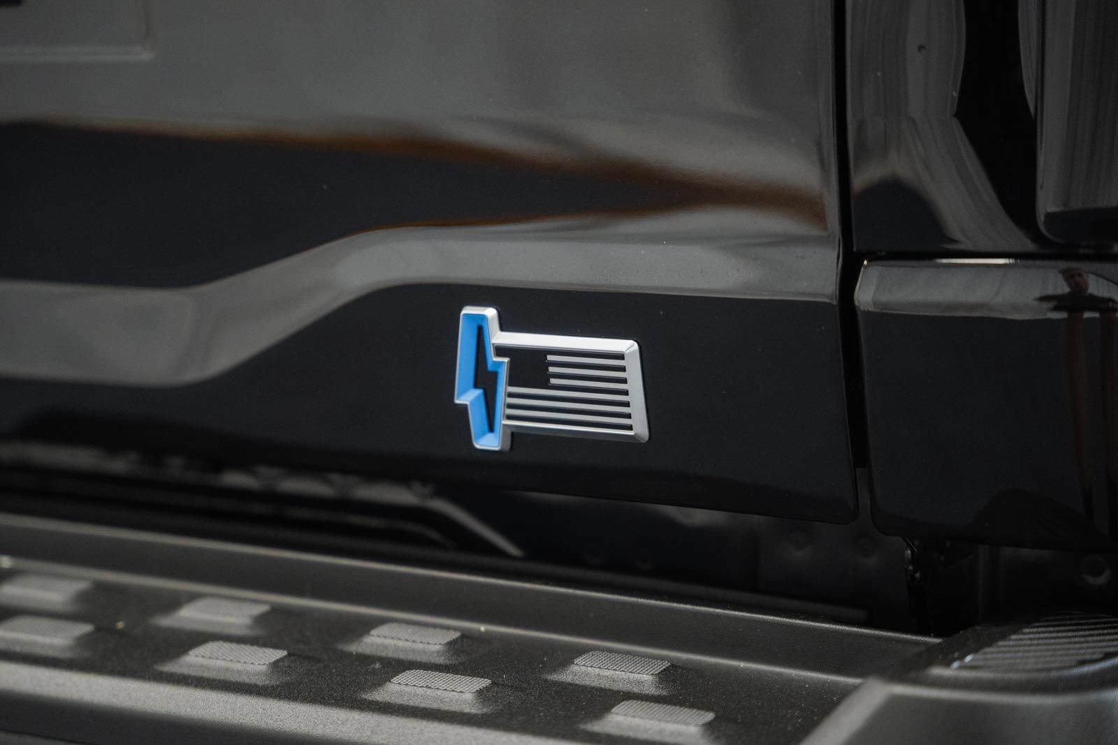 Certified 2025 Ford F150 Lightning Flash AWD/4WD image 9