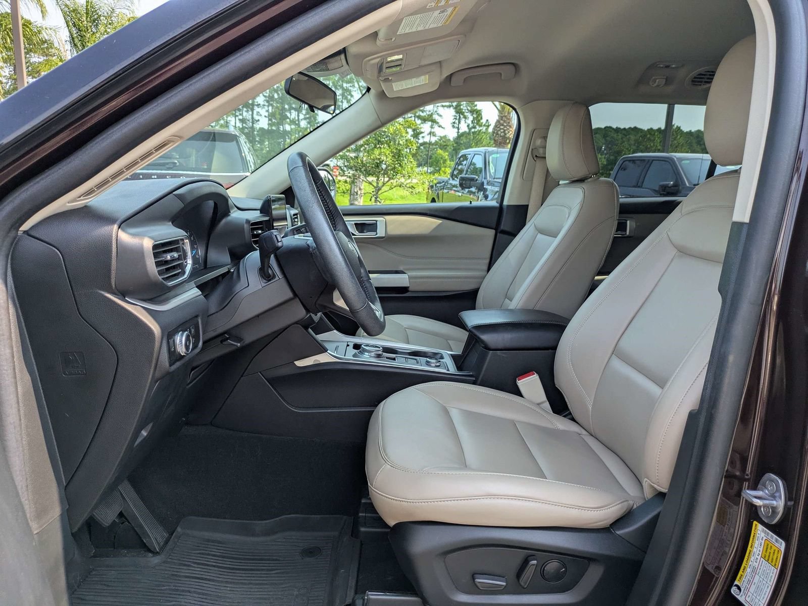 Certified 2022 Ford Explorer XLT w/ Equipment Group 202A AWD/4WD image 10