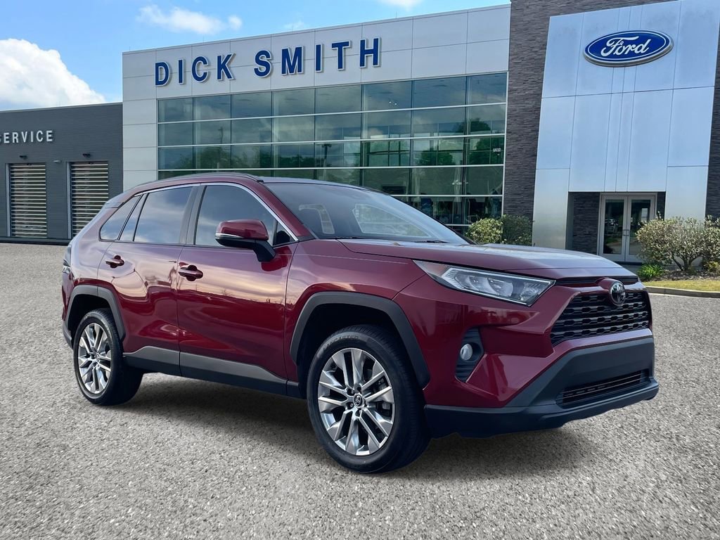 Used 2020 Toyota RAV4 XLE Premium image 5
