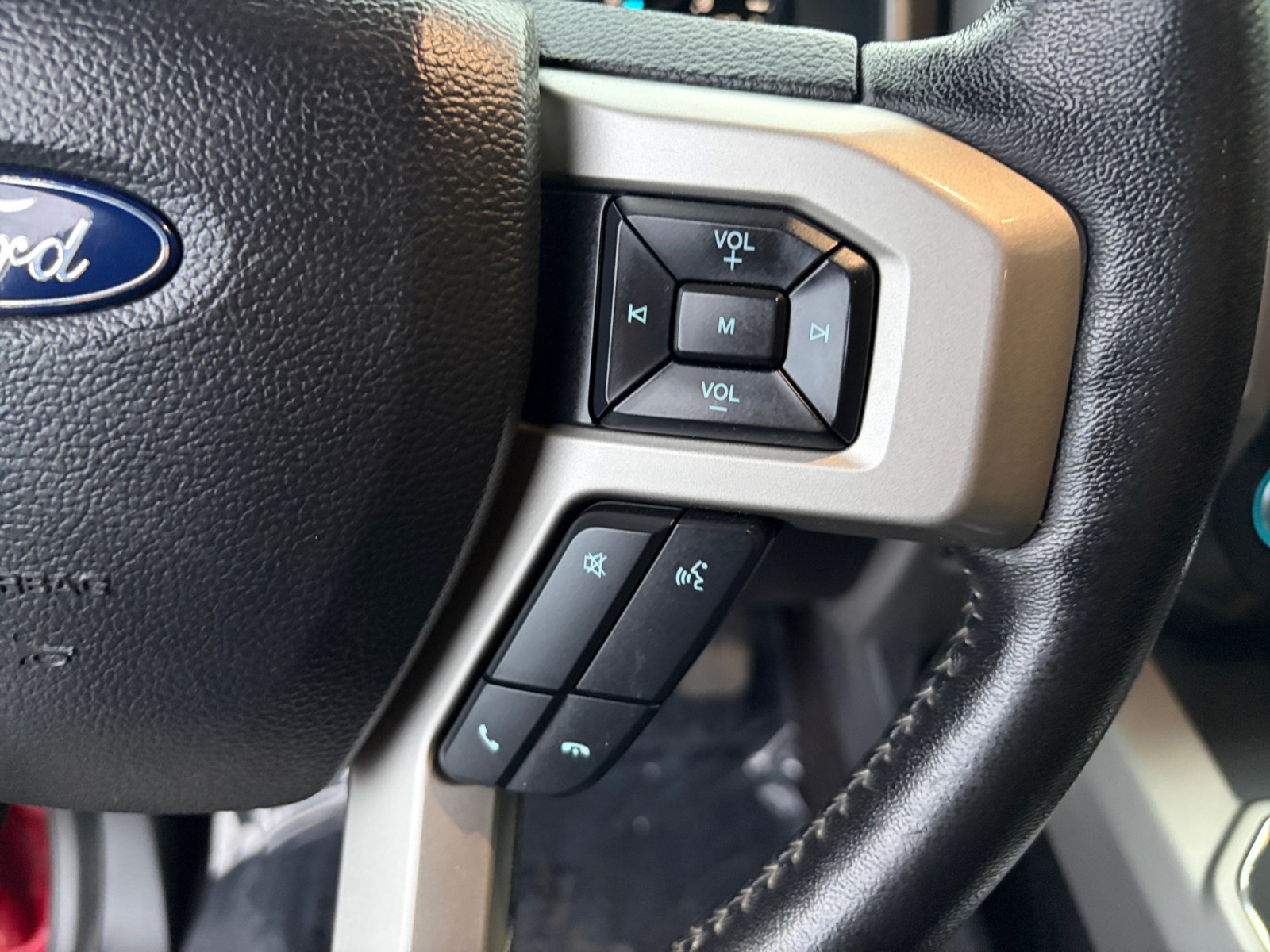 Certified 2018 Ford F150 Lariat w/ Equipment Group 502A Luxury AWD/4WD image 30