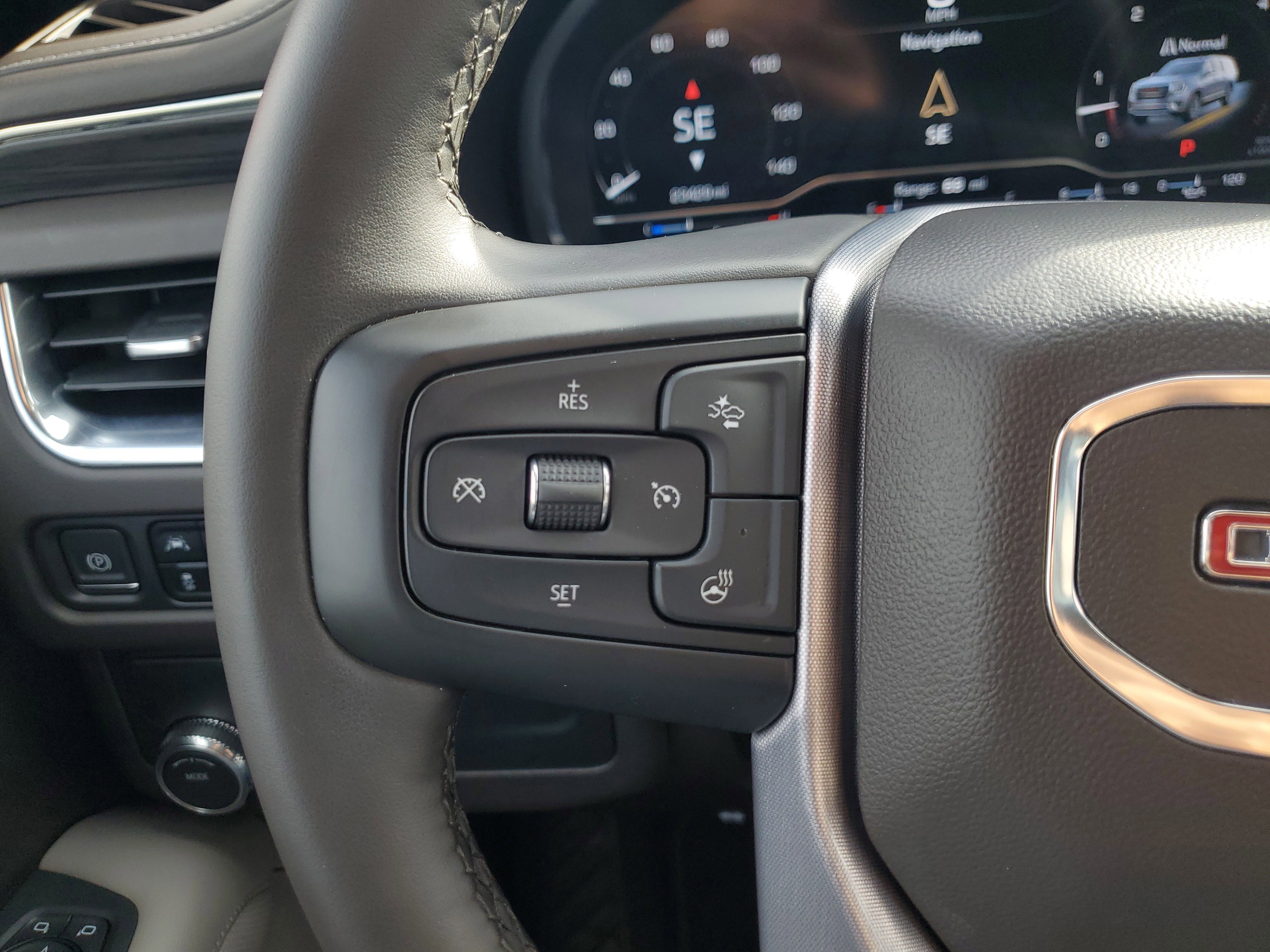 Used 2023 GMC Yukon SLT w/ SLT Luxury Package image 26