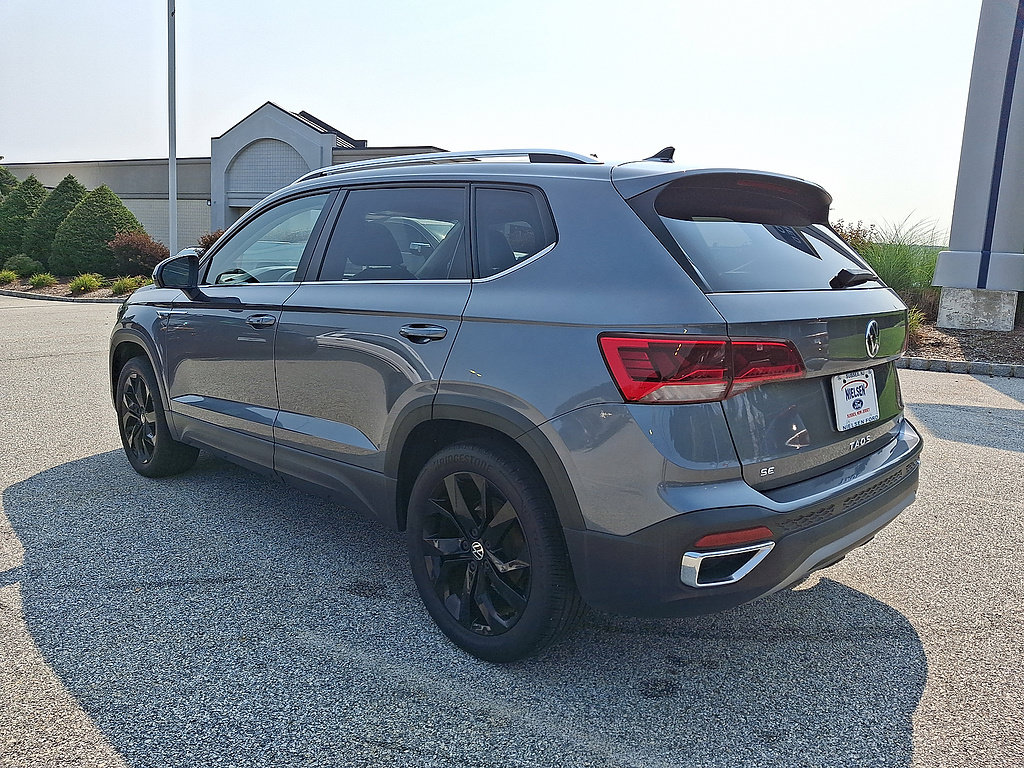 Used 2023 Volkswagen Taos SE w/ Panoramic Sunroof Package AWD/4WD image 14