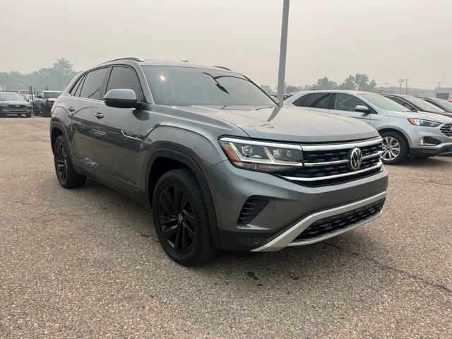 Used 2022 Volkswagen Atlas Cross Sport SE w/ Black Wheel Package AWD/4WD image 3