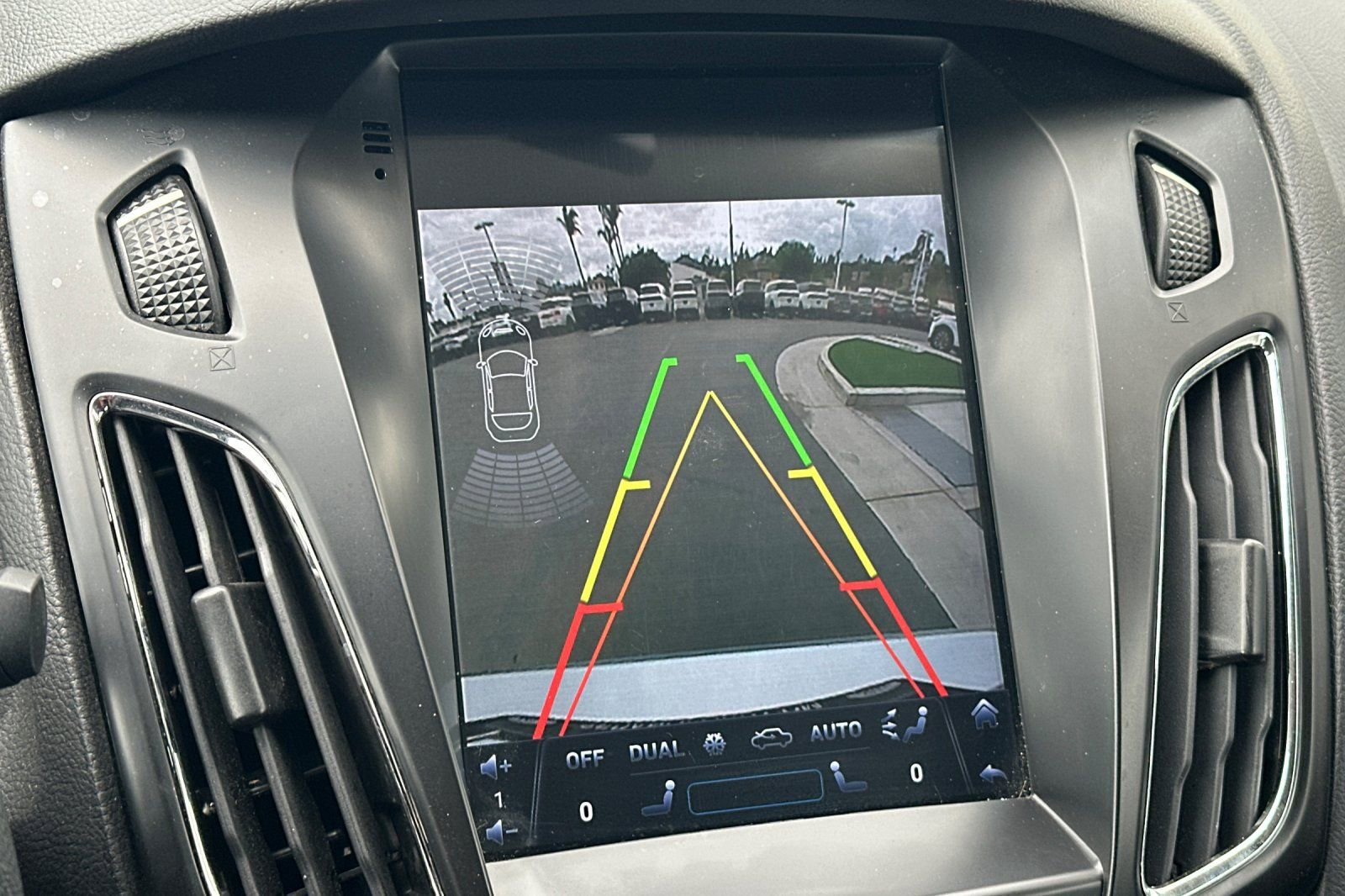 Certified 2018 Ford Focus SE FWD image 17
