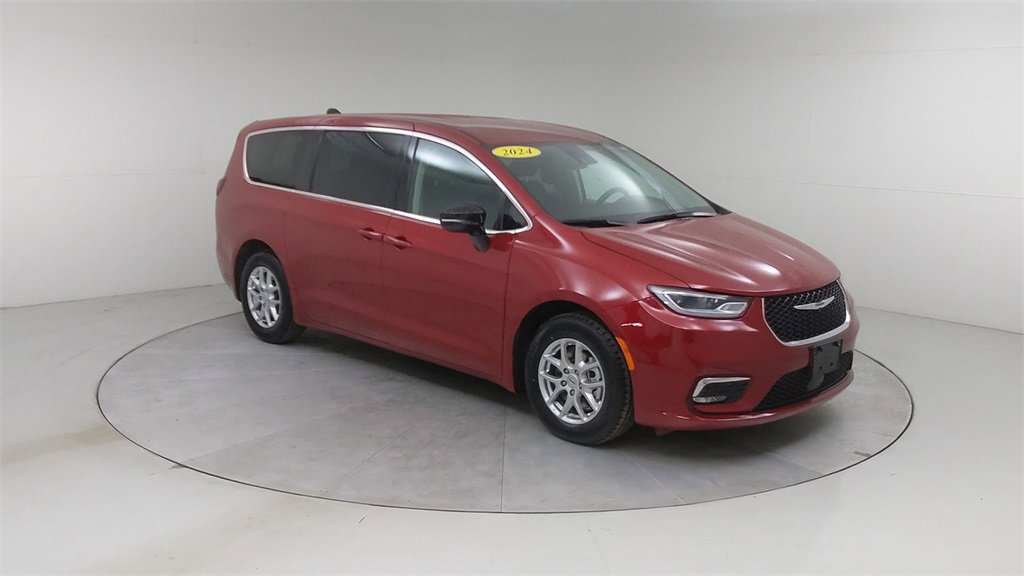 Used 2024 Chrysler Pacifica Touring-L image 10