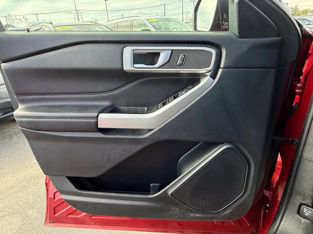 Certified 2022 Ford Explorer XLT w/ Equipment Group 202A image 27