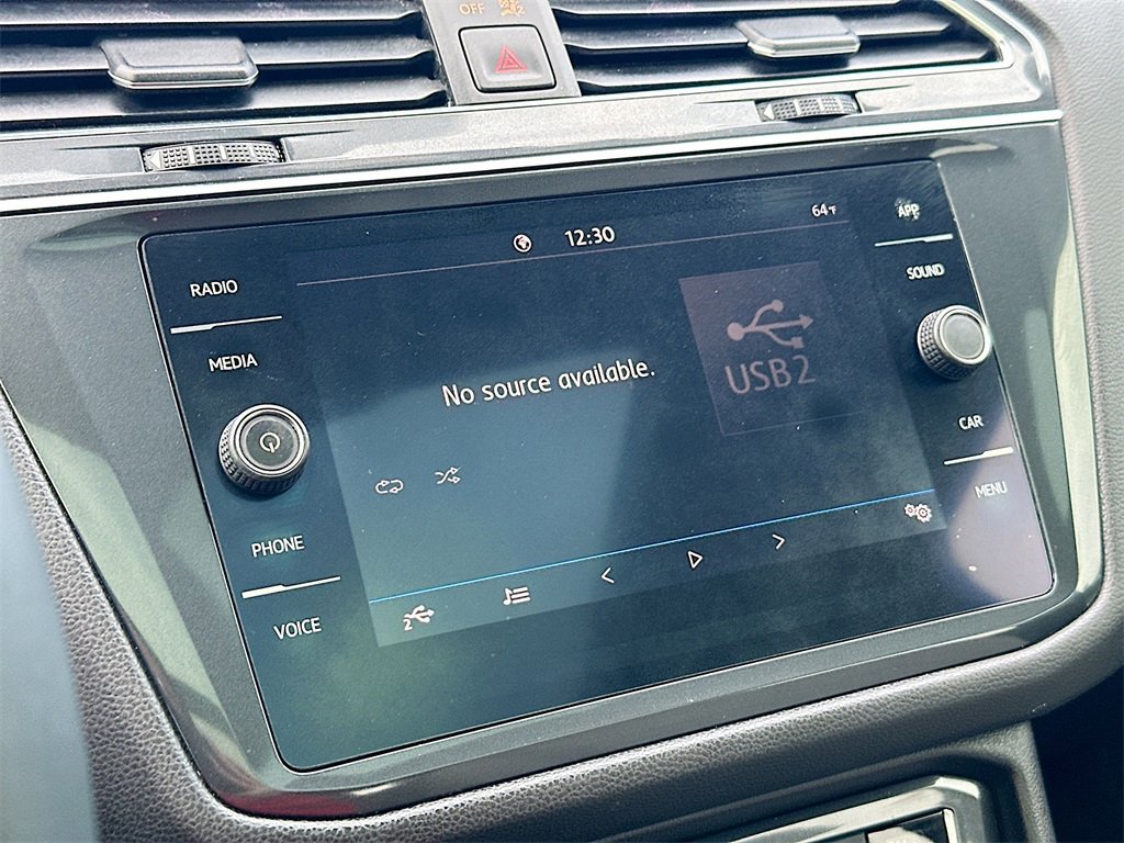 Used 2020 Volkswagen Tiguan SE image 14