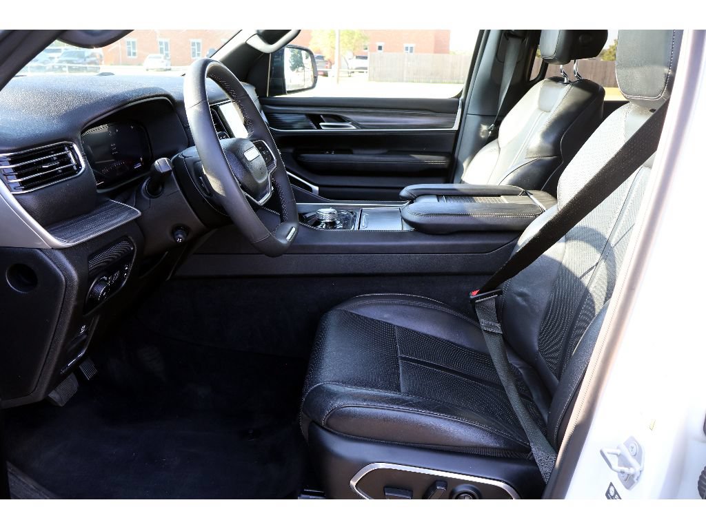Used 2023 Jeep Wagoneer Series III w/ Preferred Equipment Group AWD/4WD image 27