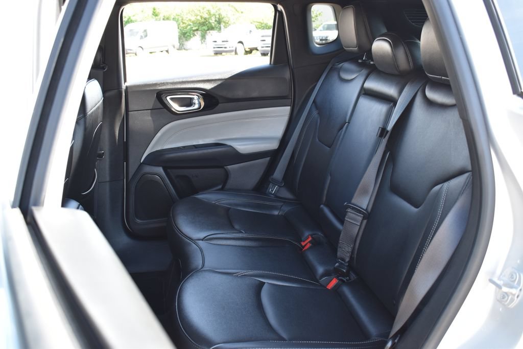 Used 2025 Jeep Compass Limited AWD/4WD image 30