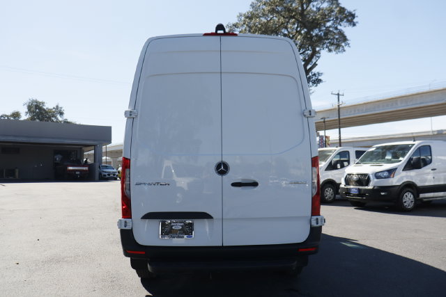 Used 2024 Mercedes-Benz Sprinter 2500 image 9