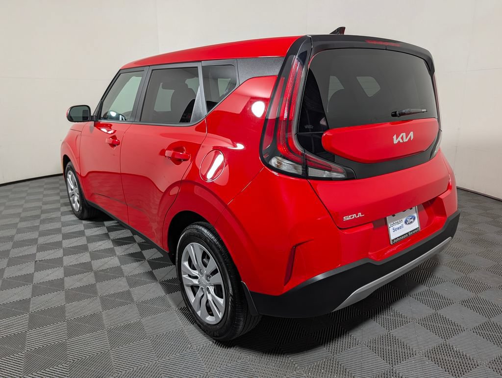 Used 2024 Kia Soul LX FWD image 5
