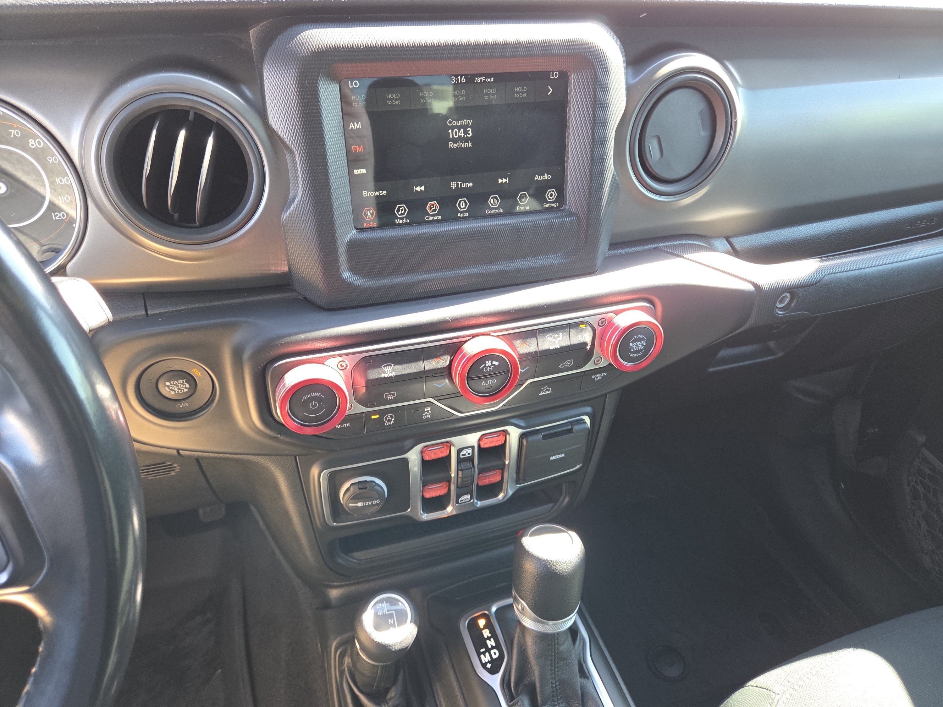 Used 2022 Jeep Gladiator Sport AWD/4WD image 31