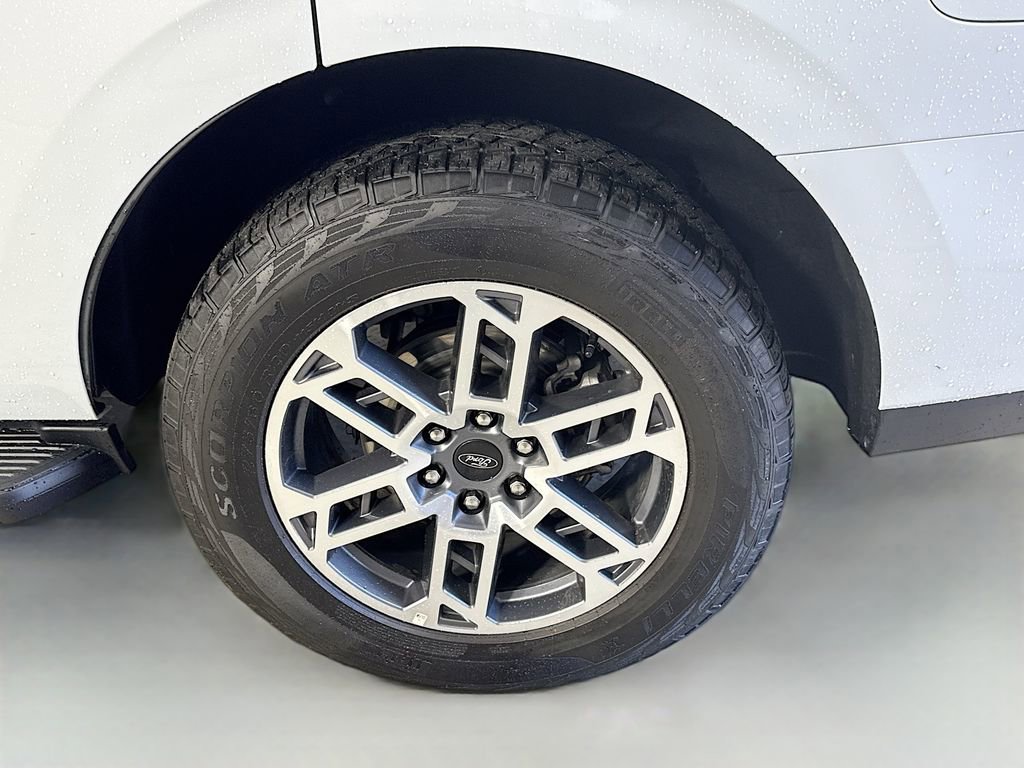 Certified 2025 Ford Expedition Active AWD/4WD image 32