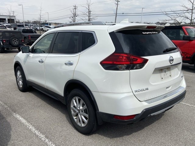 Used 2017 Nissan Rogue SV w/ SV Premium Package image 2