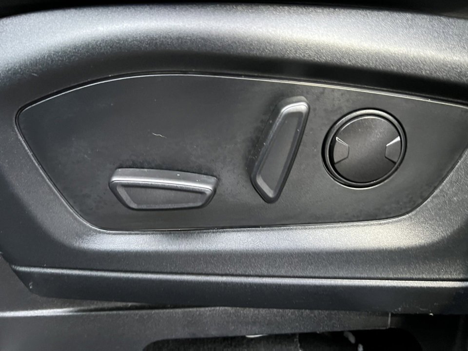 Certified 2022 Ford Explorer XLT w/ Equipment Group 202A image 11