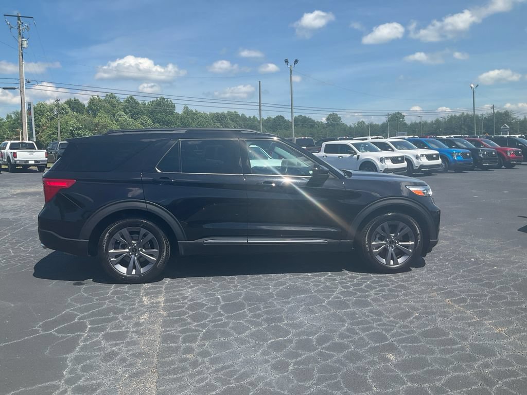 Certified 2024 Ford Explorer XLT w/ Equipment Group 202A RWD image 4
