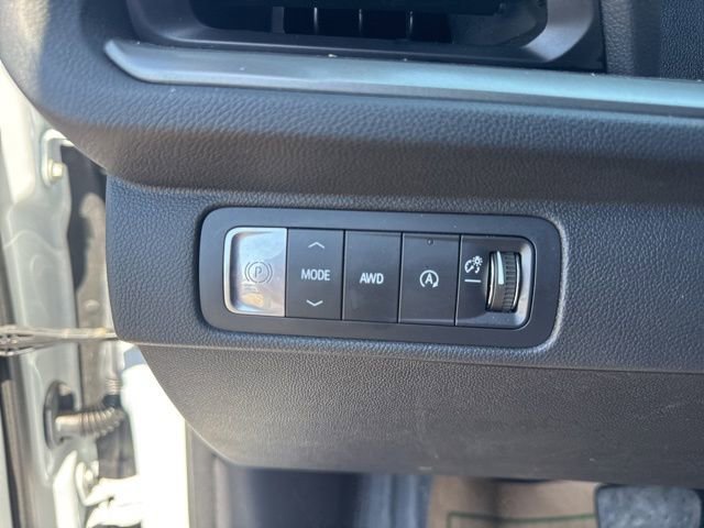 Used 2025 Chevrolet Traverse LT AWD/4WD image 17