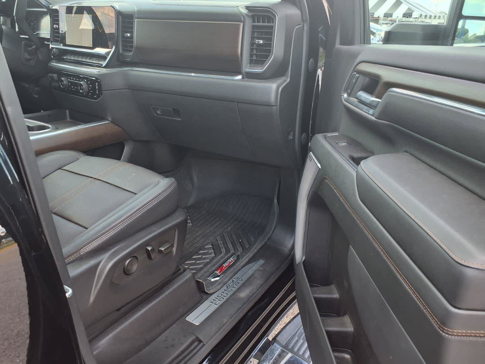 Used 2024 Chevrolet Silverado 2500 High Country w/ High Country Premium Package AWD/4WD image 26