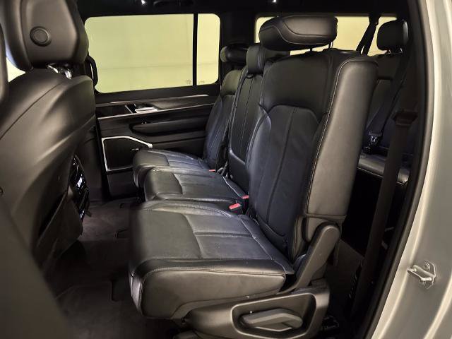 Used 2024 Jeep Wagoneer L Series II w/ Flexible Seating Group RWD image 32