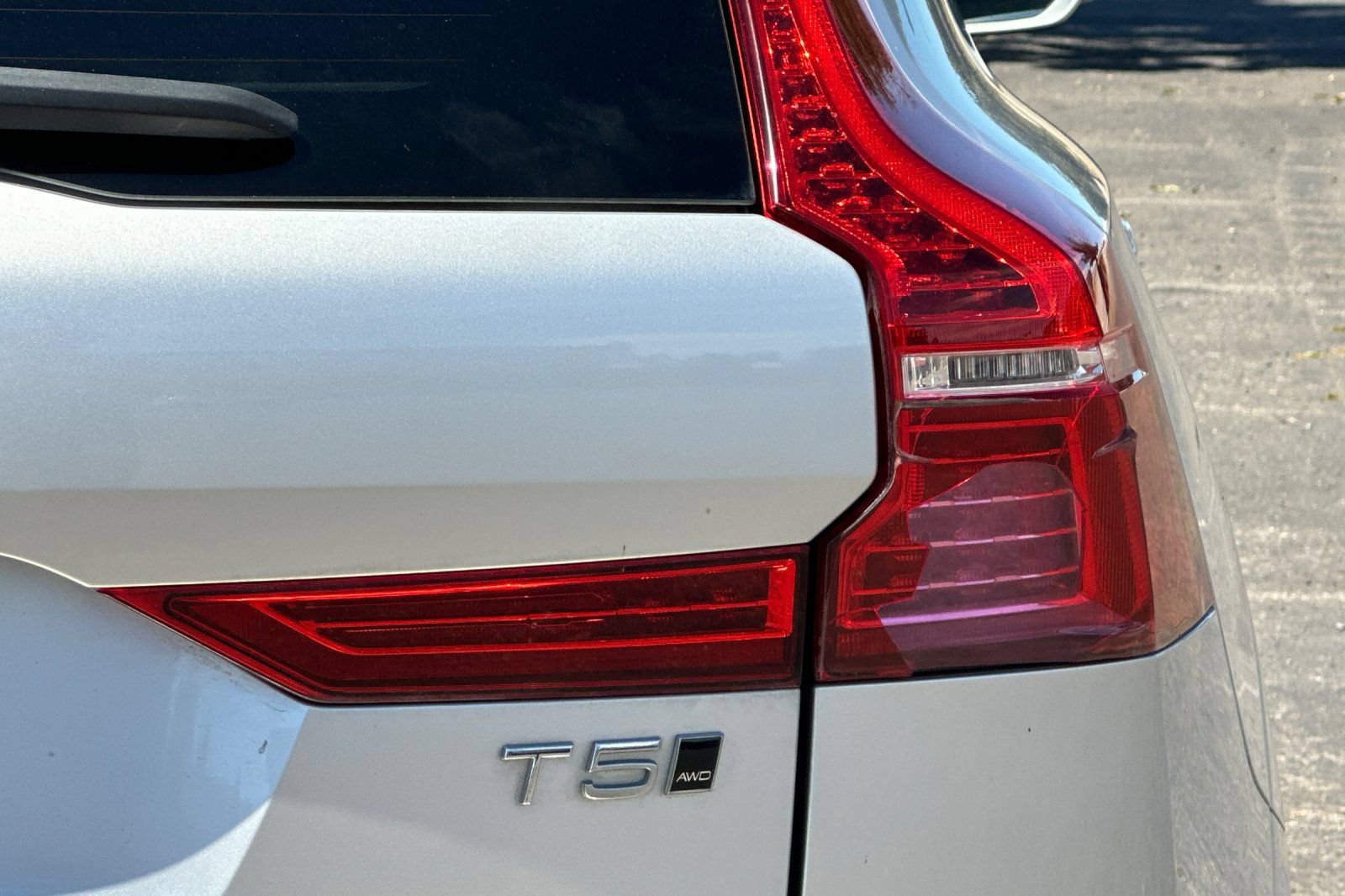 Used 2020 Volvo XC60 T5 Momentum w/ Premium Package AWD/4WD image 50
