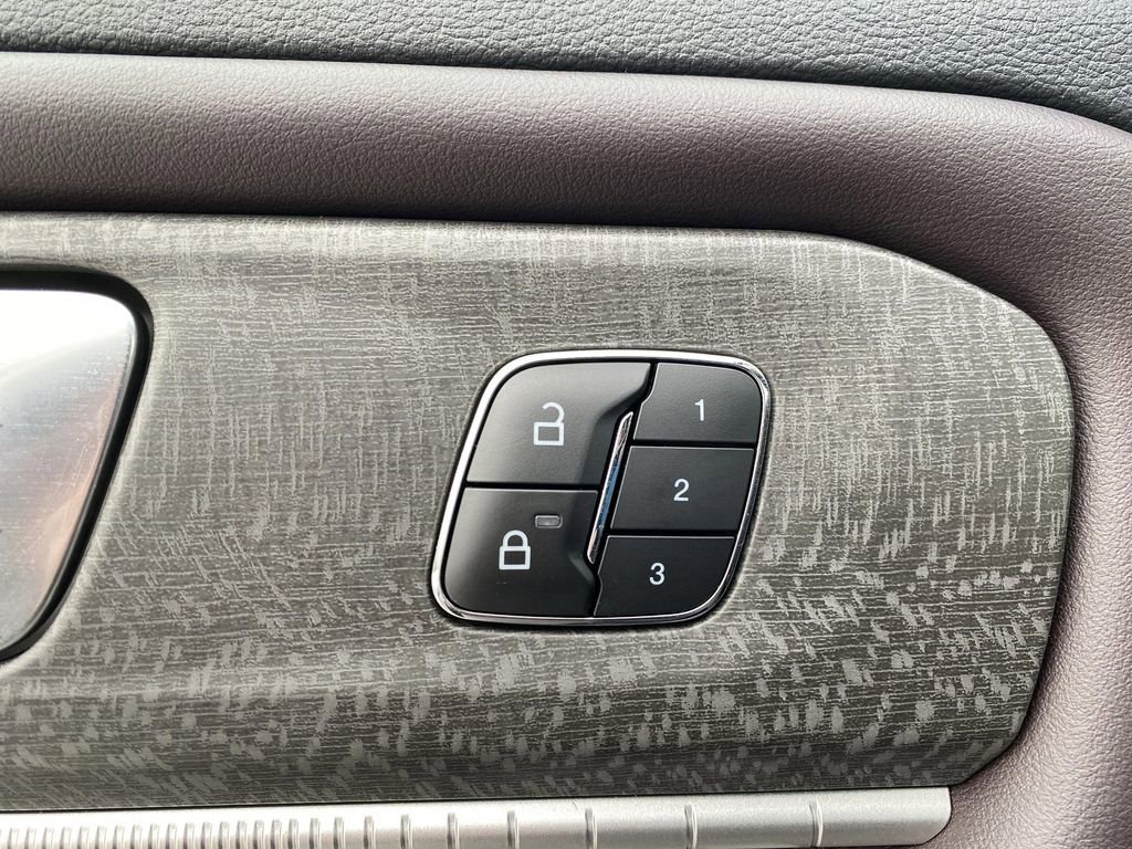 Certified 2025 Ford Explorer Platinum image 13