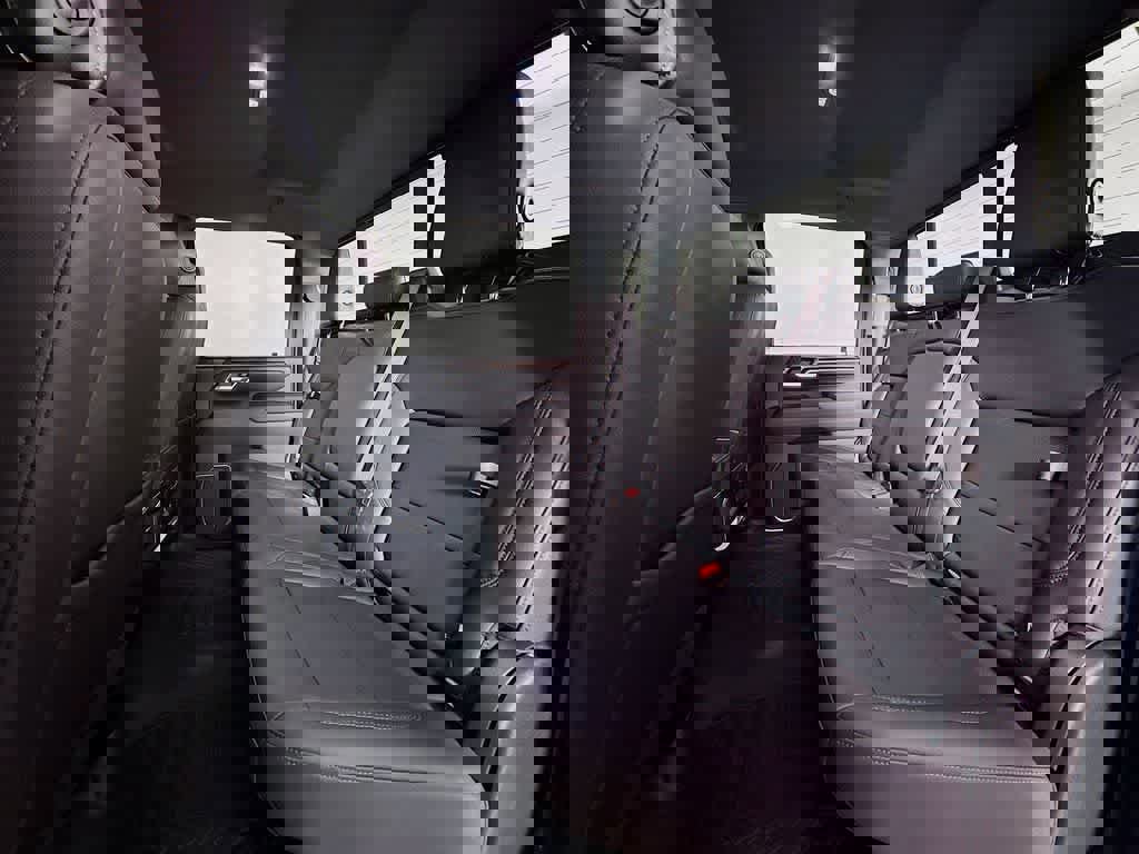 Used 2024 GMC Sierra 2500 SLT w/ SLT Premium Package image 17