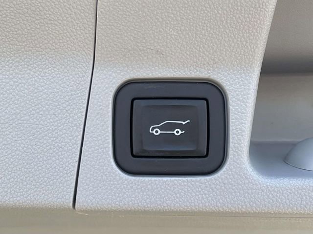 Used 2023 GMC Acadia SLT FWD image 11